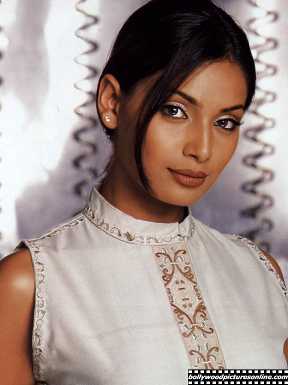 Bipasha Basu - bipasha_basu_001_on.jpg