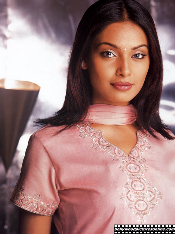 Bipasha Basu - bipasha_basu_008_zz.jpg