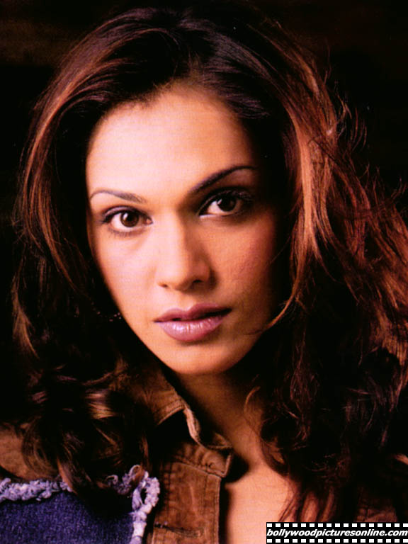 Isha Koppikar - isha_koppikar_002_ap.jpg